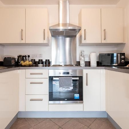 Caliber Stays Birmingham Bliss - Medusa Suite Apartments - Central 2-Bed Retreat - City Attractions, Sleeps 4, Free Netflix, Nearby Parking & Close Proximity - Bullring, Grand Central, The Cube - 5 Minutes Walk 外观 照片