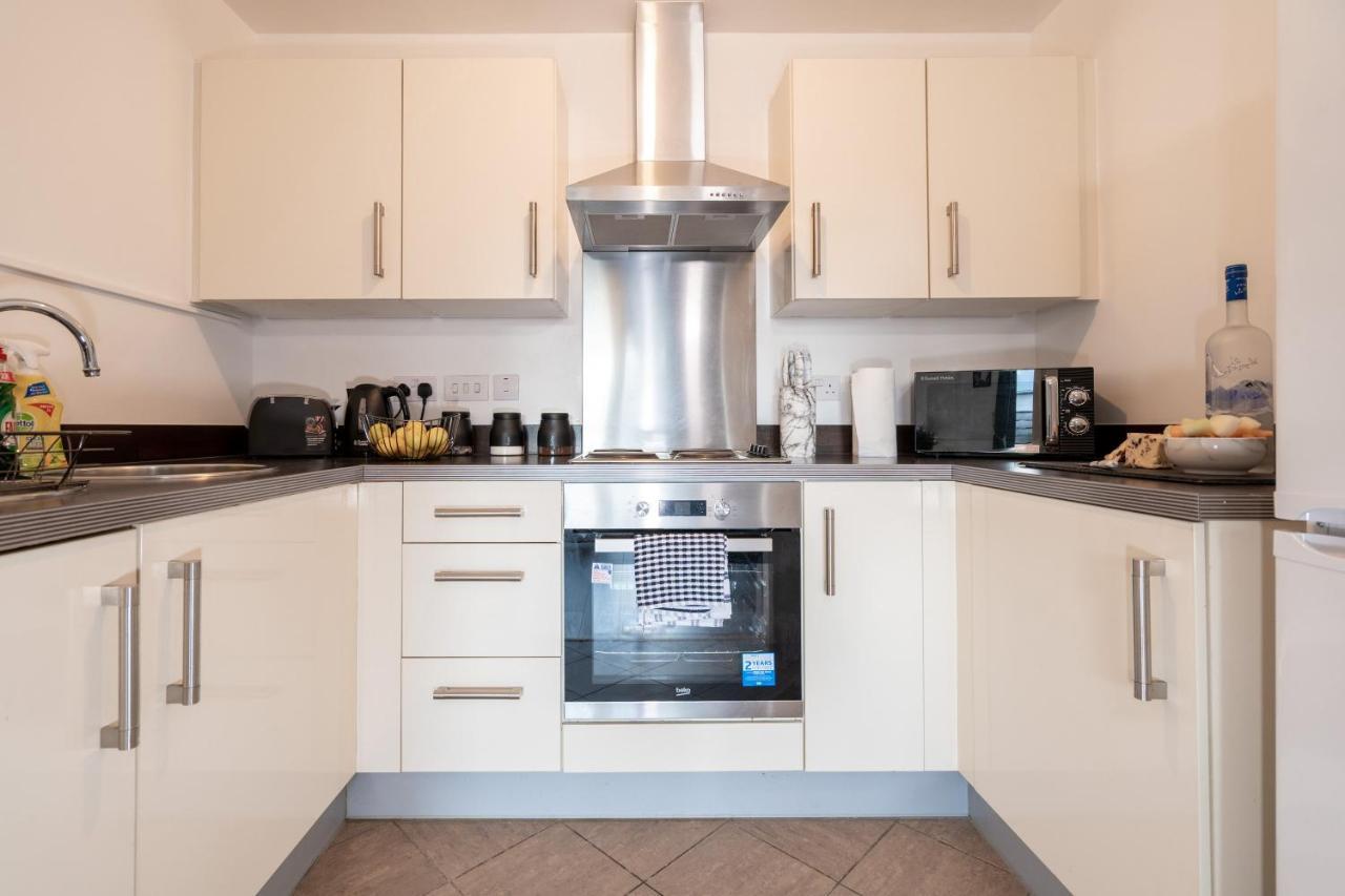 Caliber Stays Birmingham Bliss - Medusa Suite Apartments - Central 2-Bed Retreat - City Attractions, Sleeps 4, Free Netflix, Nearby Parking & Close Proximity - Bullring, Grand Central, The Cube - 5 Minutes Walk 外观 照片