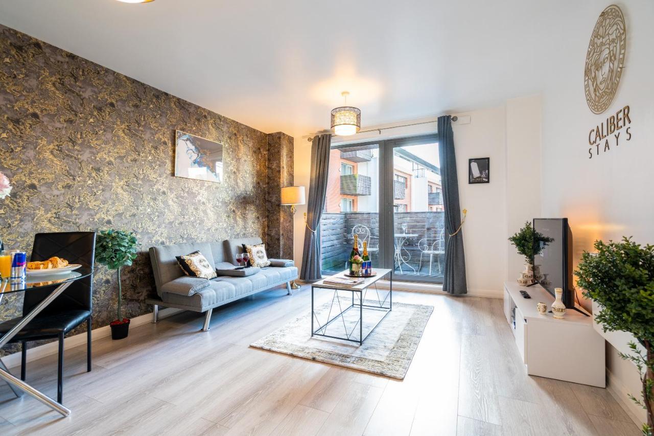 Caliber Stays Birmingham Bliss - Medusa Suite Apartments - Central 2-Bed Retreat - City Attractions, Sleeps 4, Free Netflix, Nearby Parking & Close Proximity - Bullring, Grand Central, The Cube - 5 Minutes Walk 外观 照片