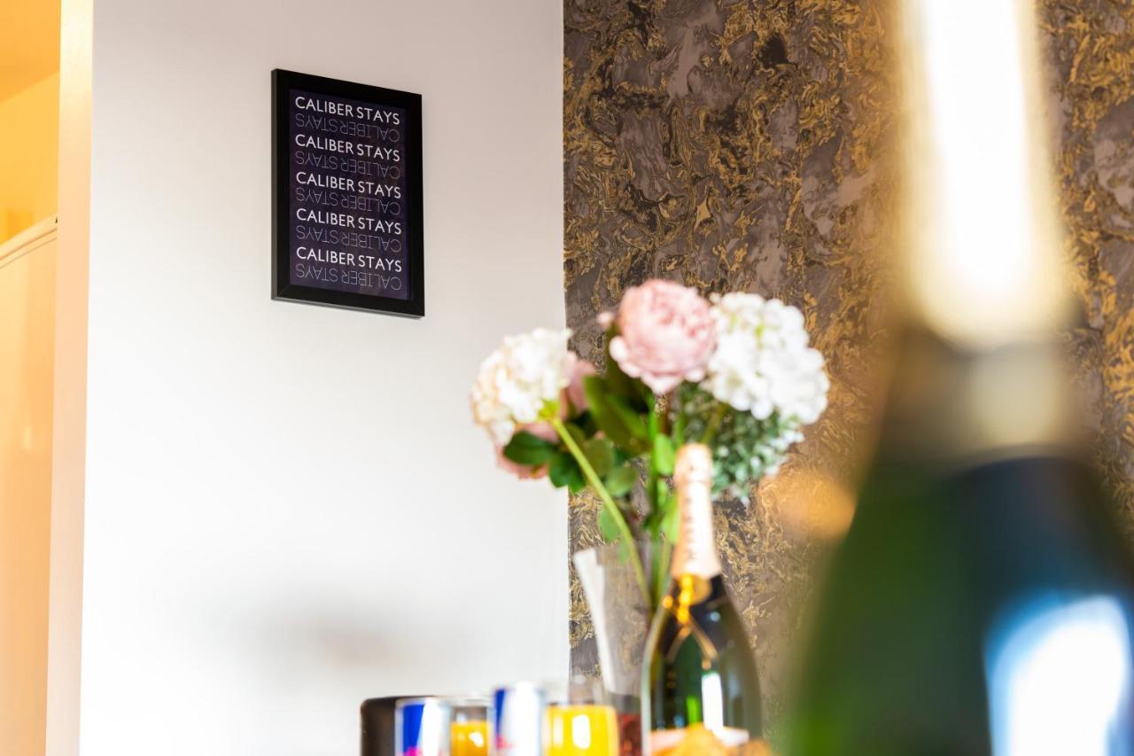 Caliber Stays Birmingham Bliss - Medusa Suite Apartments - Central 2-Bed Retreat - City Attractions, Sleeps 4, Free Netflix, Nearby Parking & Close Proximity - Bullring, Grand Central, The Cube - 5 Minutes Walk 外观 照片