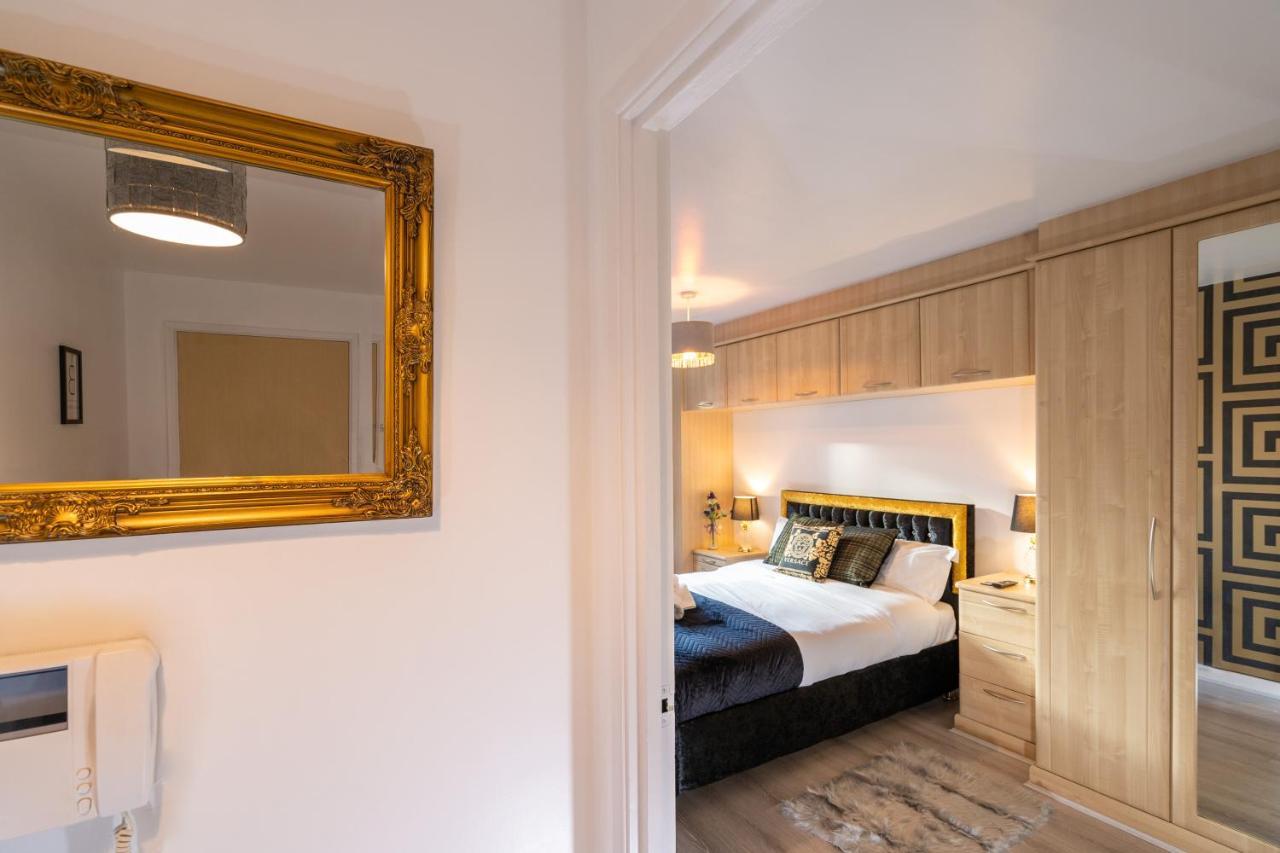 Caliber Stays Birmingham Bliss - Medusa Suite Apartments - Central 2-Bed Retreat - City Attractions, Sleeps 4, Free Netflix, Nearby Parking & Close Proximity - Bullring, Grand Central, The Cube - 5 Minutes Walk 外观 照片