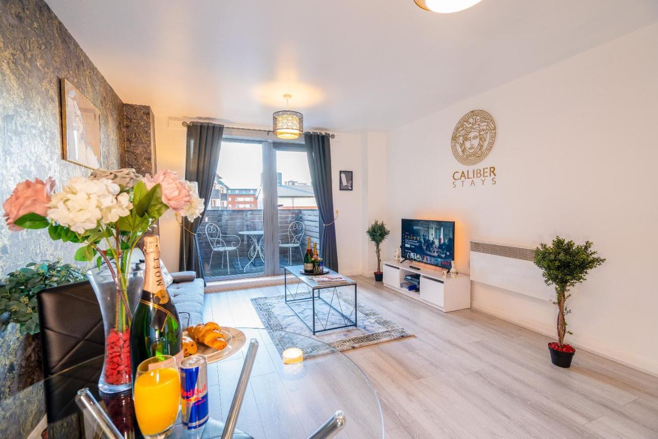 Caliber Stays Birmingham Bliss - Medusa Suite Apartments - Central 2-Bed Retreat - City Attractions, Sleeps 4, Free Netflix, Nearby Parking & Close Proximity - Bullring, Grand Central, The Cube - 5 Minutes Walk 外观 照片