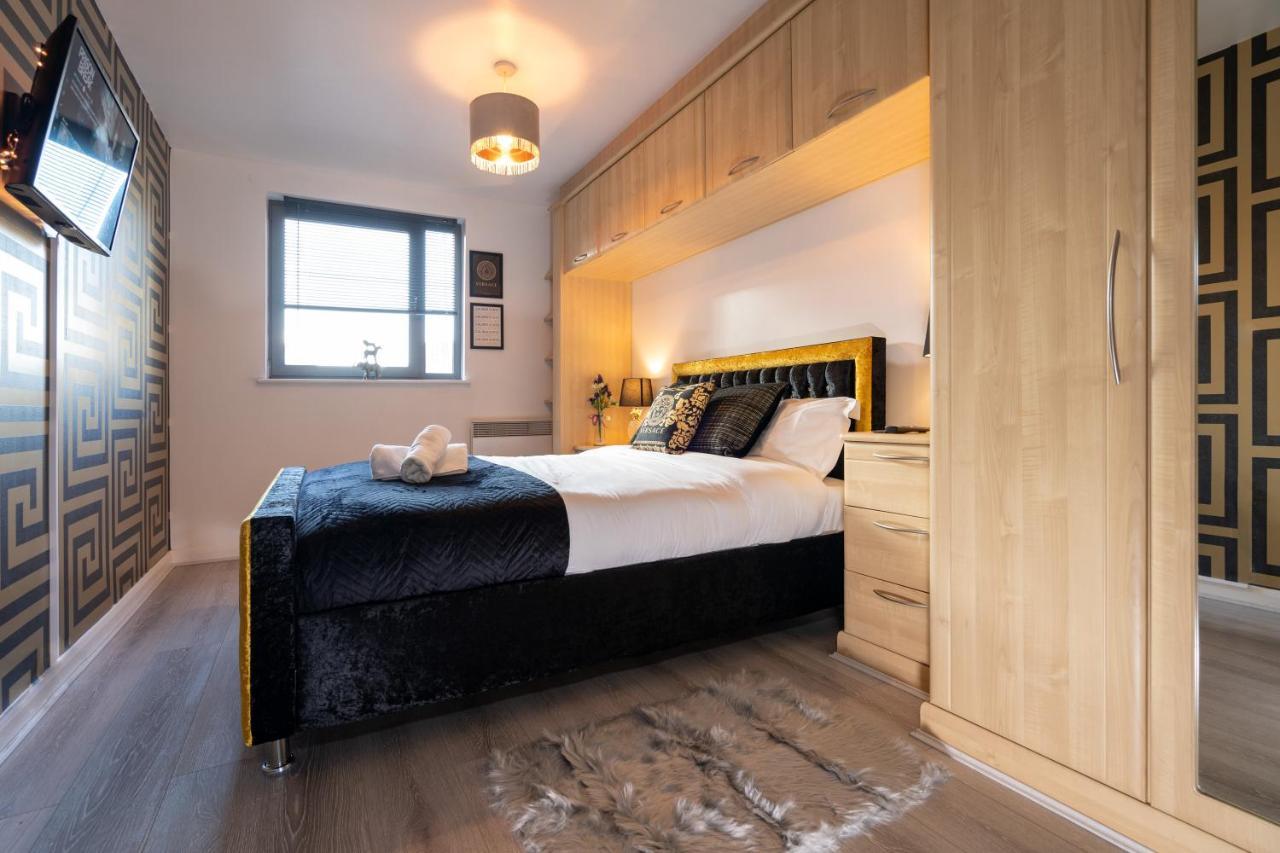 Caliber Stays Birmingham Bliss - Medusa Suite Apartments - Central 2-Bed Retreat - City Attractions, Sleeps 4, Free Netflix, Nearby Parking & Close Proximity - Bullring, Grand Central, The Cube - 5 Minutes Walk 外观 照片
