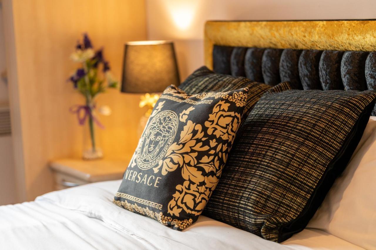 Caliber Stays Birmingham Bliss - Medusa Suite Apartments - Central 2-Bed Retreat - City Attractions, Sleeps 4, Free Netflix, Nearby Parking & Close Proximity - Bullring, Grand Central, The Cube - 5 Minutes Walk 外观 照片