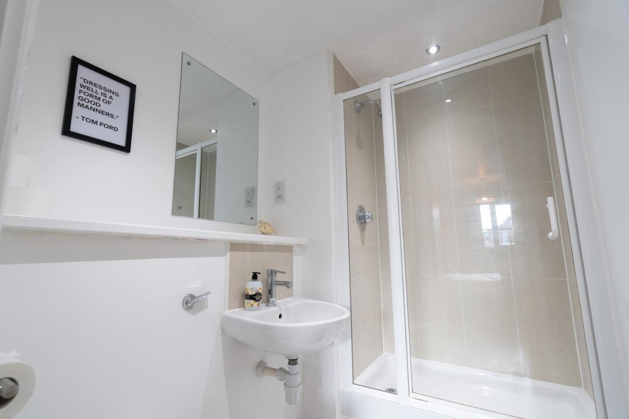 Caliber Stays Birmingham Bliss - Medusa Suite Apartments - Central 2-Bed Retreat - City Attractions, Sleeps 4, Free Netflix, Nearby Parking & Close Proximity - Bullring, Grand Central, The Cube - 5 Minutes Walk 外观 照片