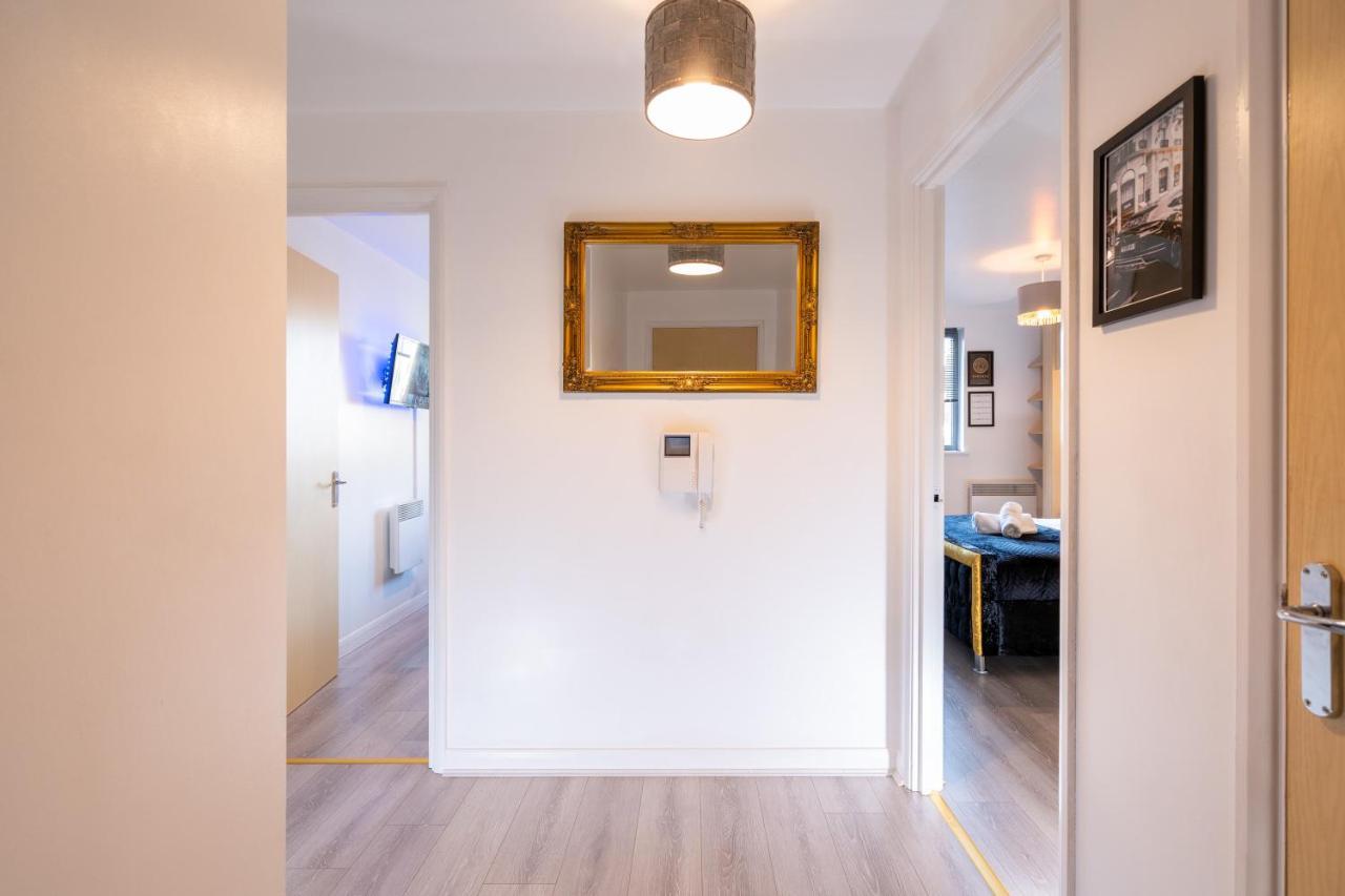 Caliber Stays Birmingham Bliss - Medusa Suite Apartments - Central 2-Bed Retreat - City Attractions, Sleeps 4, Free Netflix, Nearby Parking & Close Proximity - Bullring, Grand Central, The Cube - 5 Minutes Walk 外观 照片